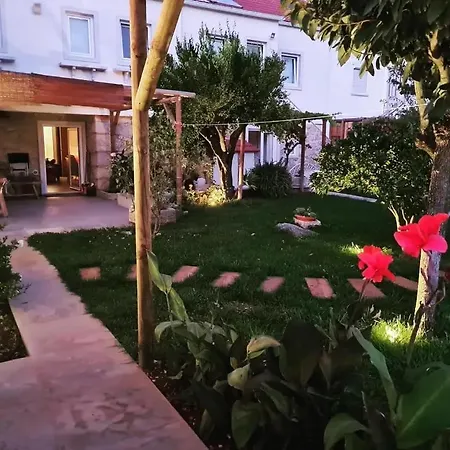 Jo E Te Villa *